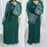 Robe Brodée — Feuillage Élégant