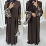 Robe Brodée — Feuillage Élégant
